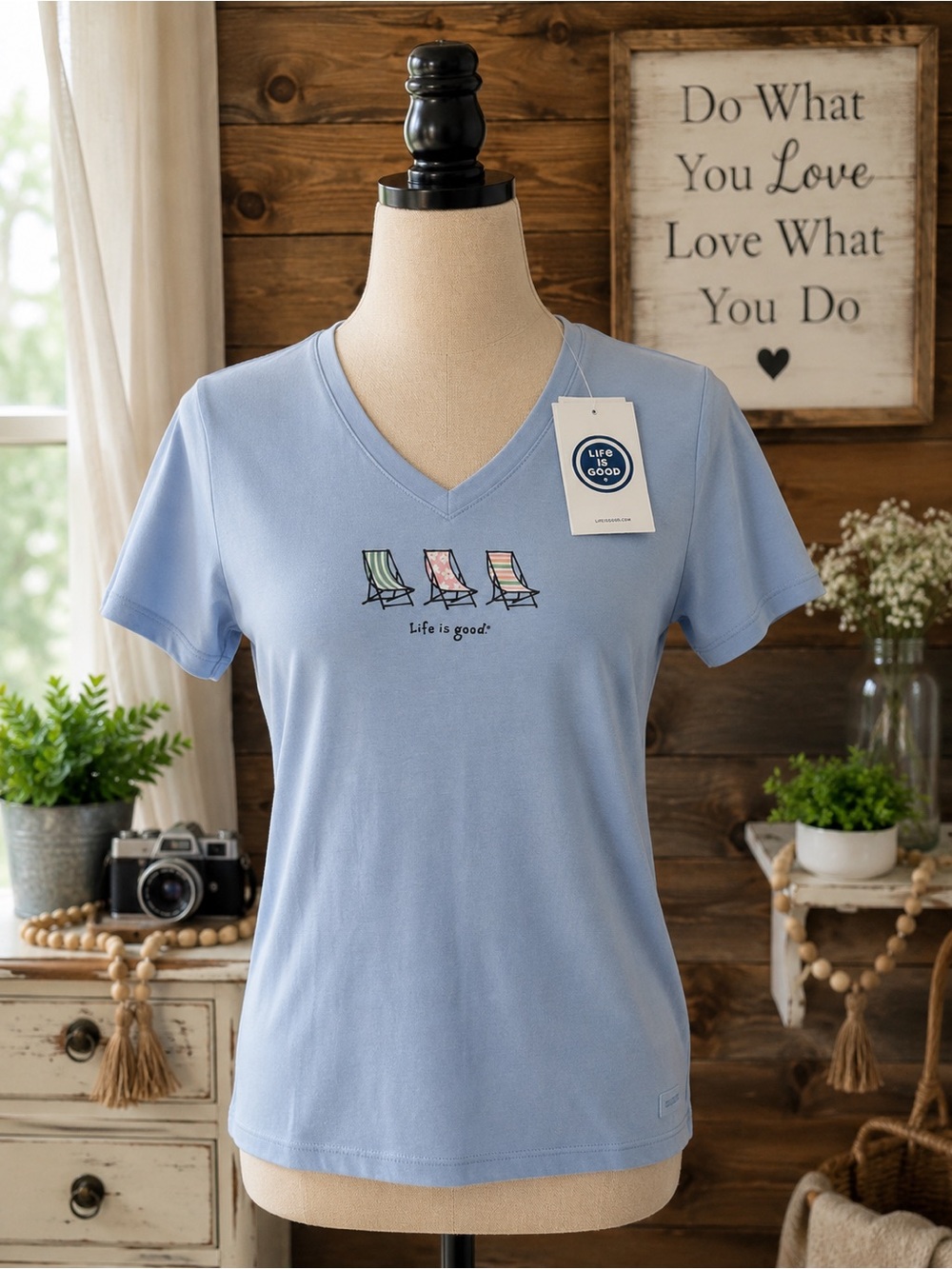 Life Is Good Women's Light Blue V-Neck Tee with Beach Chair Graphic XS (X-Small)